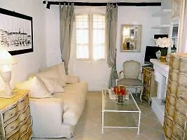 Tropez Apartmán *
